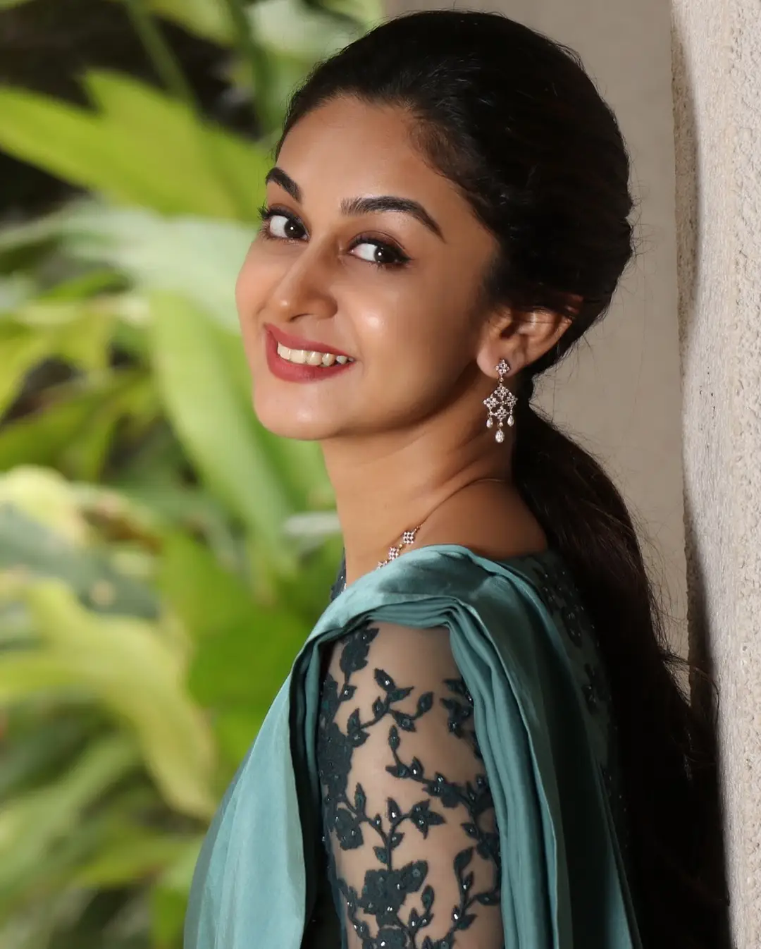 INDIAN GIRL AISHWARYA ARJUN IN TRADITIONAL GREEN SAREE BLOUSE 3